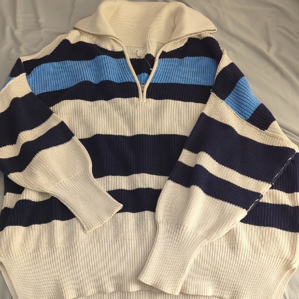 Aerie Women's White and Navy Zip-Up Sweater